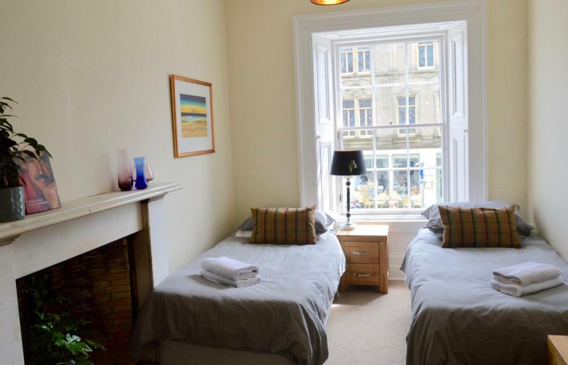 John Buchan House, 피블스 외부 사진