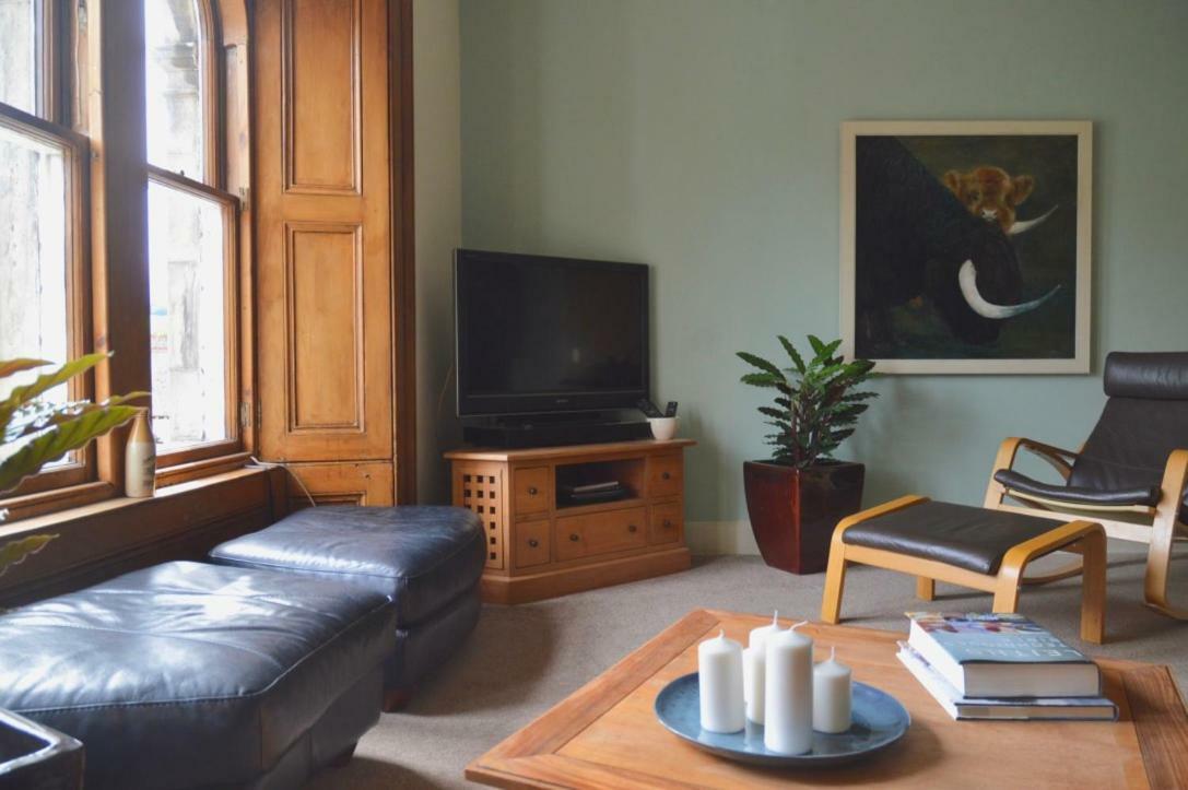 John Buchan House, 피블스 외부 사진